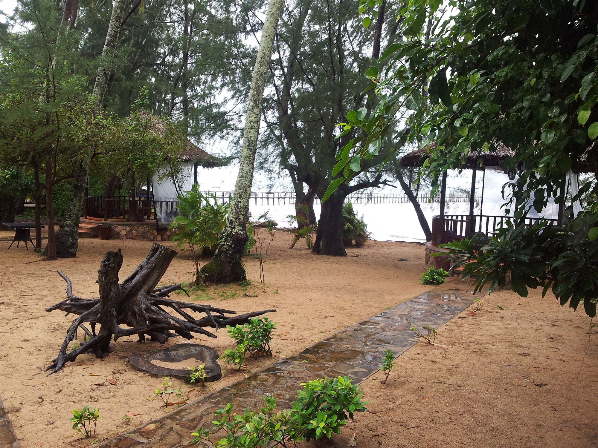 Nataya Round House Coral Bay Resort Kampot Exterior photo